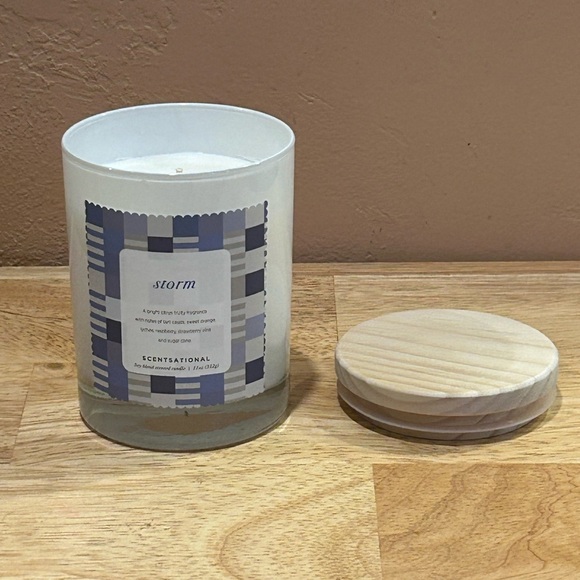 NEW storm Sensational Soy Blend Scented Candle. - Picture 6 of 6